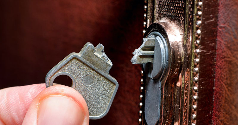 Key Broken inside the door lock - Locksmith in Dubai
