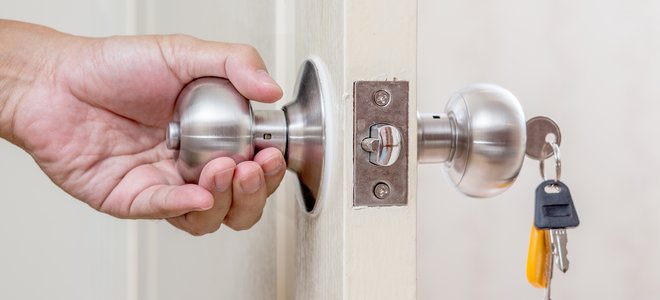 How to fix jammed and Stuck Locks - Dubai Locksmith
